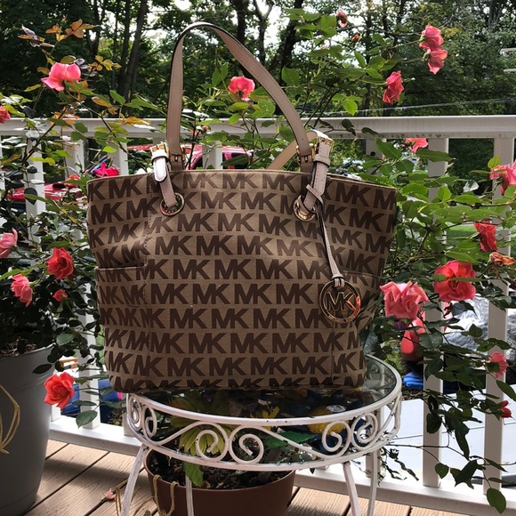 Mickael Kors Handbags - Michael Kors Tote bag